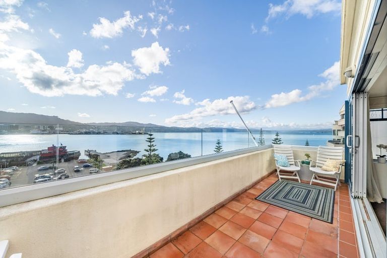 Photo of property in 4/154 Oriental Parade, Oriental Bay, Wellington, 6011