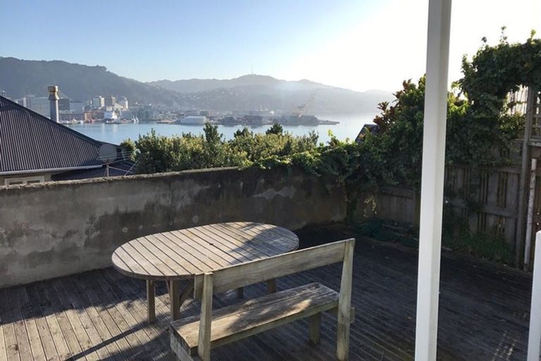 Photo of property in 16 Mcfarlane Street, Mount Victoria, Wellington, 6011