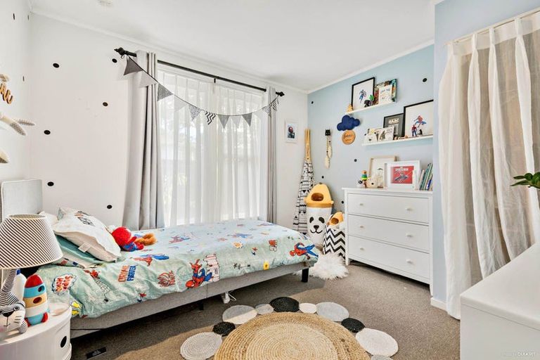 Photo of property in 47 Lysander Crescent, Beach Haven, Auckland, 0626