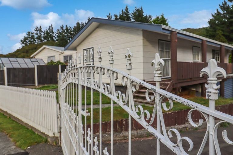 Photo of property in 29 Newburn Grove, Wainuiomata, Lower Hutt, 5014