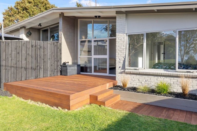 Photo of property in 97a Kawaha Point Road, Kawaha Point, Rotorua, 3010