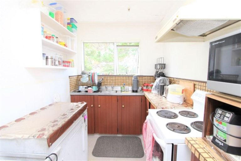 Photo of property in 18 Hollydale Grove, Churton Park, Wellington, 6037