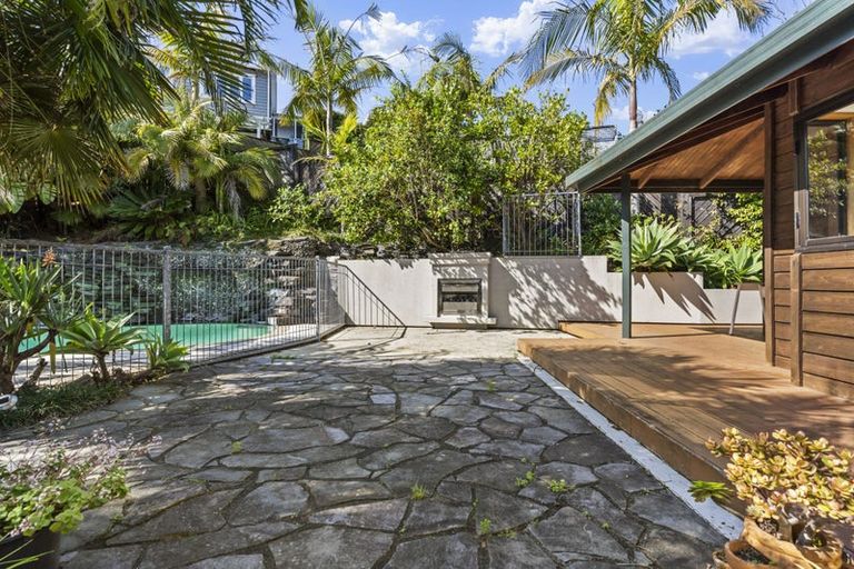 Photo of property in 5 Telephone Road, Birkenhead, Auckland, 0626