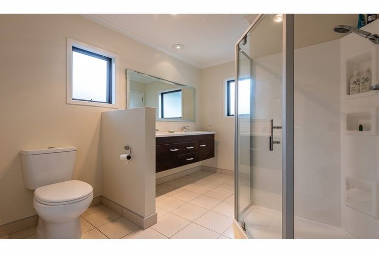 Photo of property in 12 Whitu Street, Khandallah, Wellington, 6035