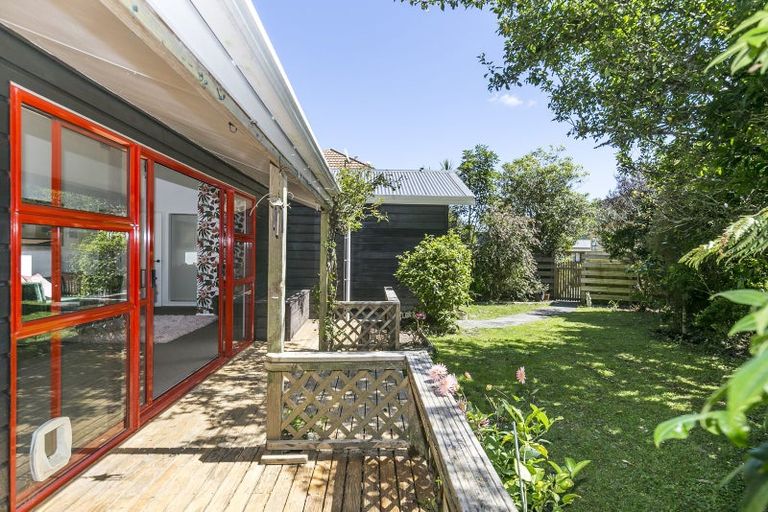 Photo of property in 18 Parsons Glen, Karori, Wellington, 6012