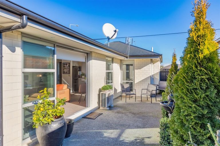 Photo of property in 1/502 Harewood Road, Harewood, Christchurch, 8051