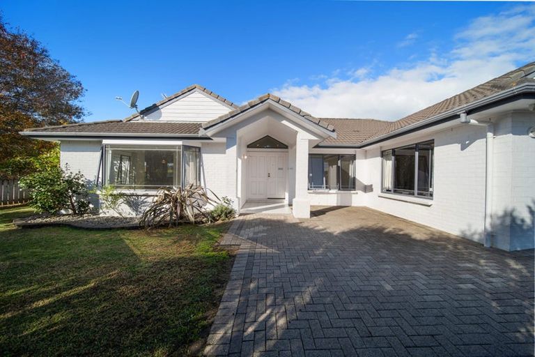 Photo of property in 170 Botany Road, Botany Downs, Auckland, 2010