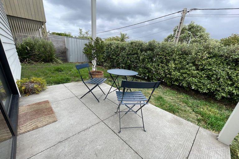 Photo of property in 5/35 Garadice Road, Rothesay Bay, Auckland, 0630
