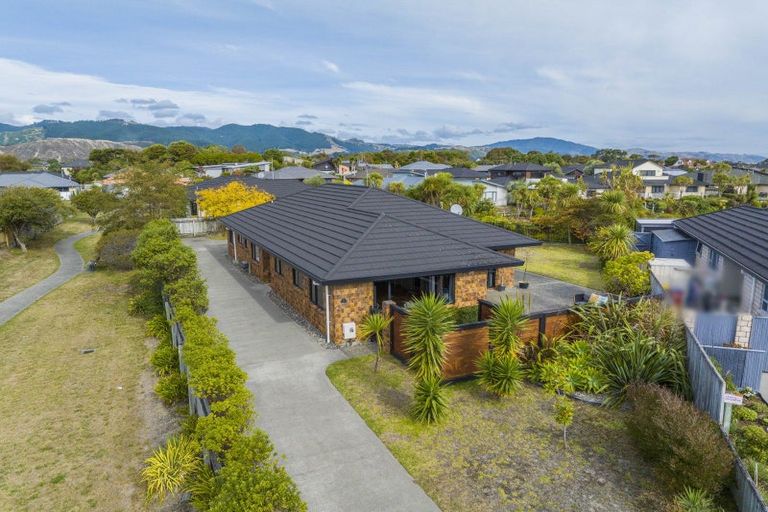 Photo of property in 20 Consort Close, Paraparaumu Beach, Paraparaumu, 5032