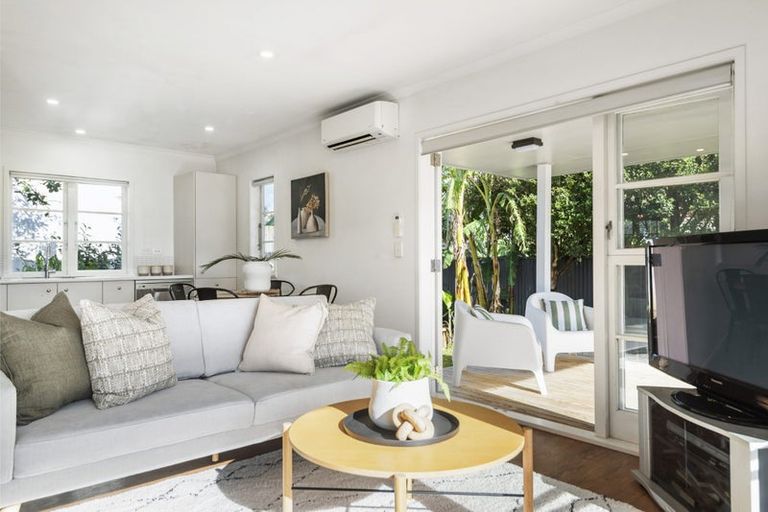 Photo of property in 7a Nelson Avenue, Northcote Point, Auckland, 0627