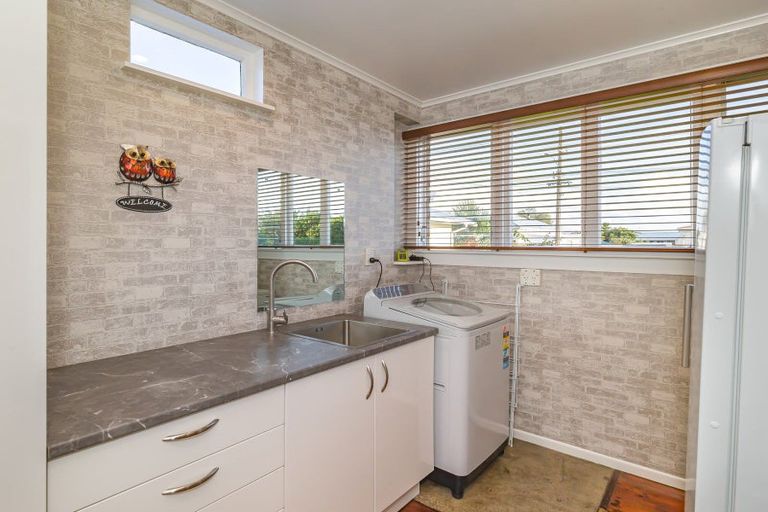 Photo of property in 2 Weraroa Road, Levin, 5510