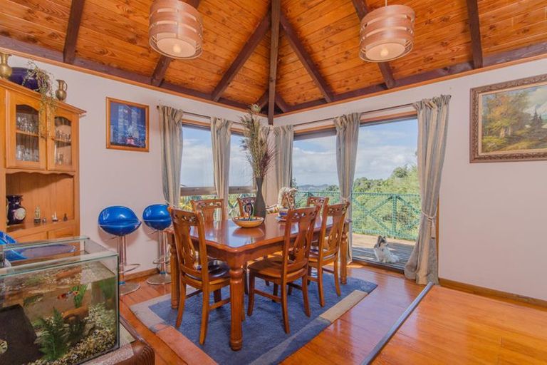 Photo of property in 907 West Coast Road, Waiatarua, Auckland, 0604