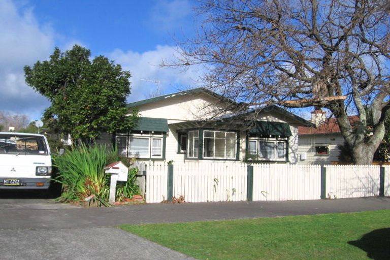 Photo of property in 40 Saint Johns Avenue, Palmerston North, 4414