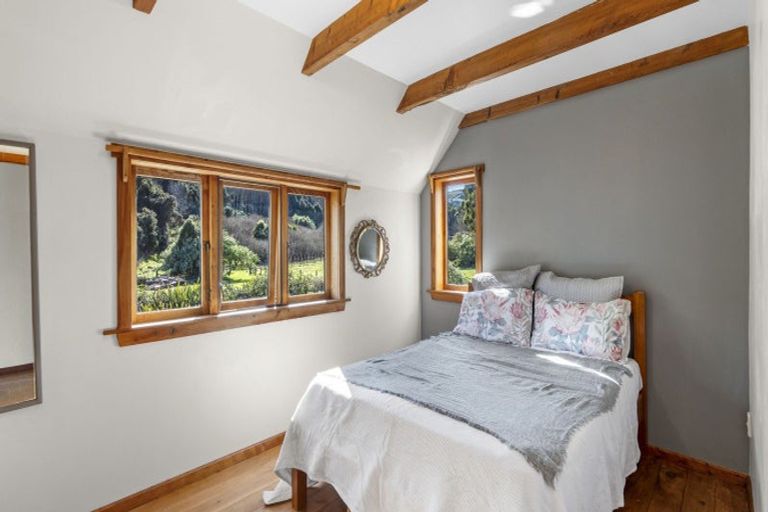 Photo of property in 9 Harmans Track, Little River, 7591