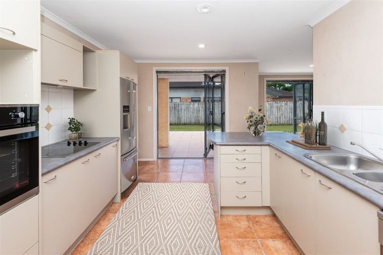 Photo of property in 96 Redcastle Drive, East Tamaki, Auckland, 2013