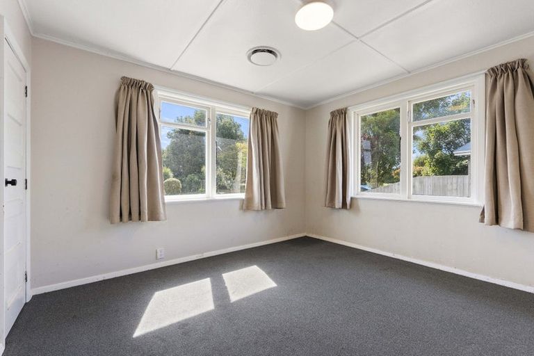 Photo of property in 18 Paddington Street, Northcote, Christchurch, 8052
