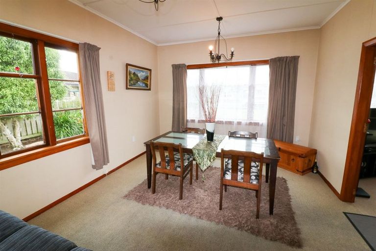 Photo of property in 3 Edward Street, Dannevirke, 4930