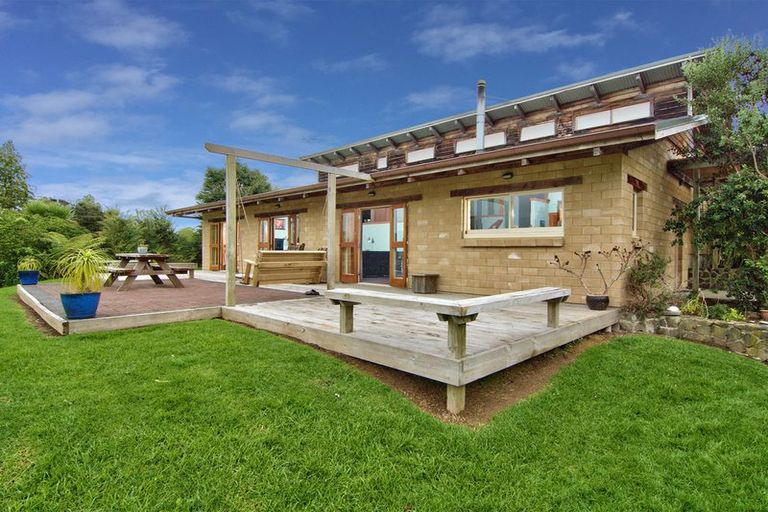 Photo of property in 278 Forest Hill Road, Waiatarua, Auckland, 0612