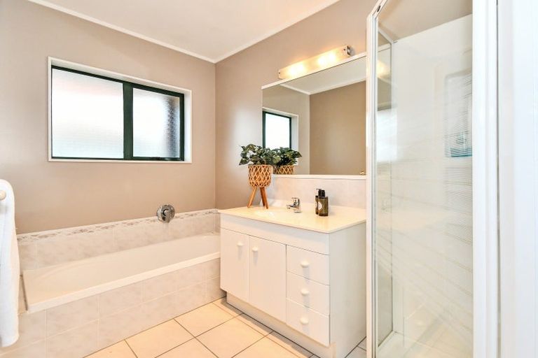 Photo of property in 91 Rushgreen Avenue, Pahurehure, Papakura, 2113