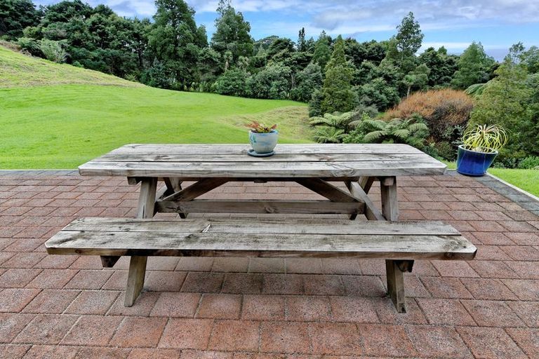 Photo of property in 278 Forest Hill Road, Waiatarua, Auckland, 0612