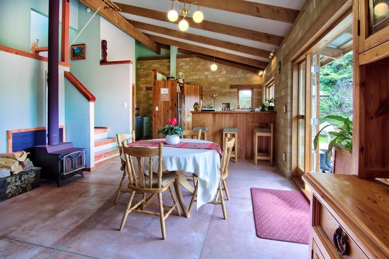 Photo of property in 278 Forest Hill Road, Waiatarua, Auckland, 0612