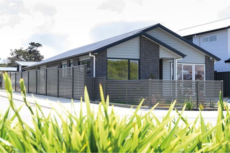 Photo of property in 44 Pateke Drive, Kenepuru, Porirua, 5022