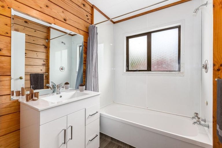 Photo of property in 47 Albatross Close, Whitby, Porirua, 5024