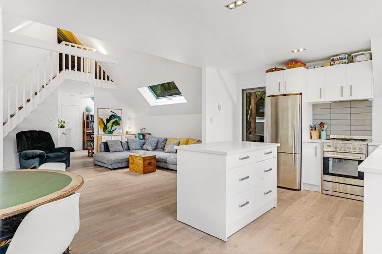 Photo of property in 96 Motutara Road, Muriwai, Waimauku, 0881