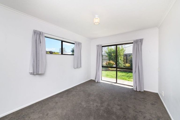 Photo of property in 20 Colonial Place, Kelvin Grove, Palmerston North, 4414