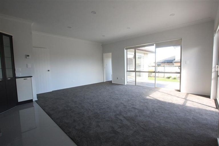 Photo of property in 12 Strundeen Close, Flat Bush, Auckland, 2016