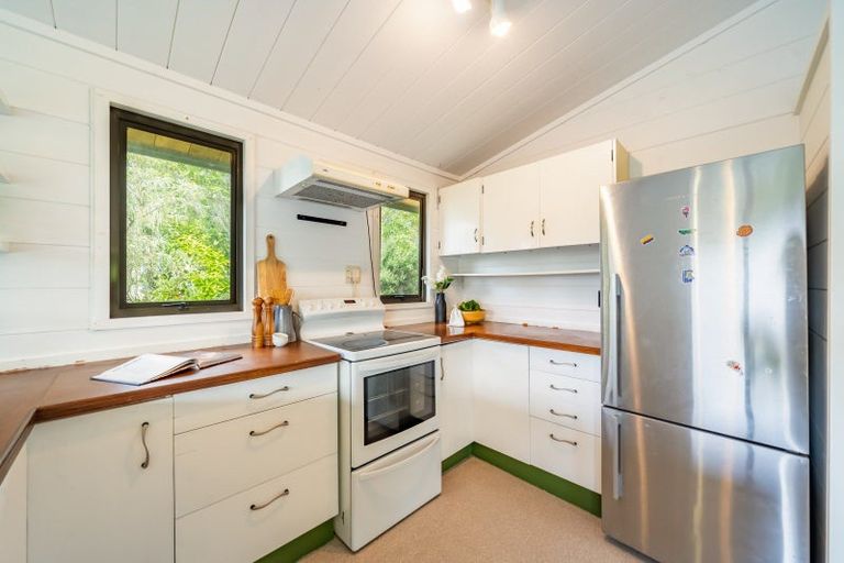 Photo of property in 22 Whitechapel Grove, Stokes Valley, Lower Hutt, 5019