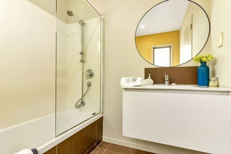 Photo of property in Emery Gardens, 1/4 Ambrico Place, New Lynn, Auckland, 0600