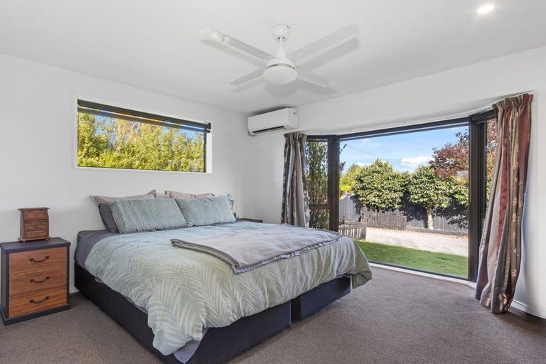Photo of property in 27 Momorangi Crescent, Redwood, Christchurch, 8051