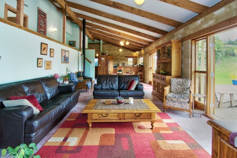 Photo of property in 278 Forest Hill Road, Waiatarua, Auckland, 0612