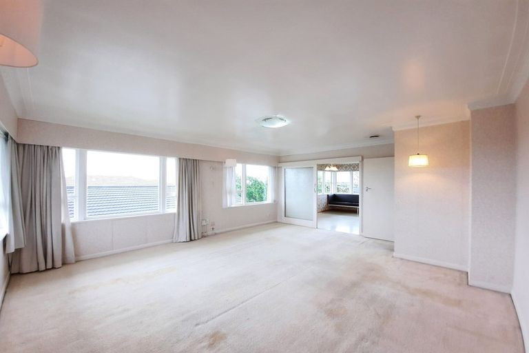 Photo of property in 27 The Crest, Sunnyhills, Auckland, 2010