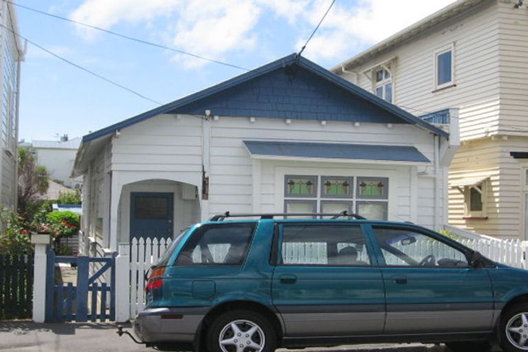 Photo of property in 11 Queen Street, Mount Victoria, Wellington, 6011