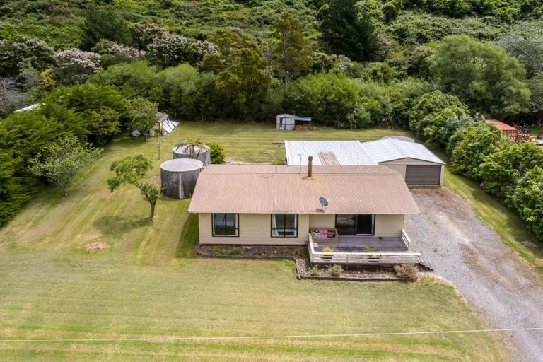 Photo of property in 16 Mclaughlin Drive, Tinui, Masterton, 5889