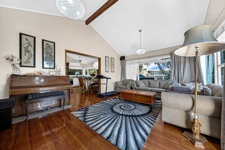 Photo of property in 2 Tudward Glade, Hillcrest, Auckland, 0627