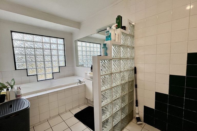 Photo of property in 1/9 Dana Place, Somerville, Auckland, 2014