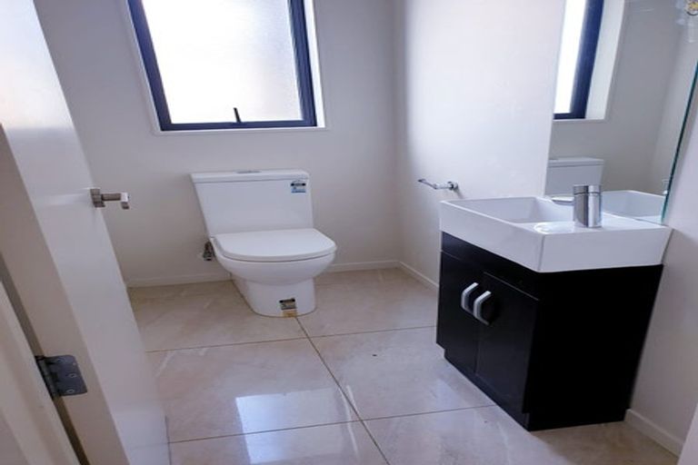 Photo of property in 24 Mantra Road, Massey, Auckland, 0614