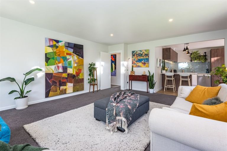 Photo of property in 2/10 Ladbrokes Place, Fendalton, Christchurch, 8052