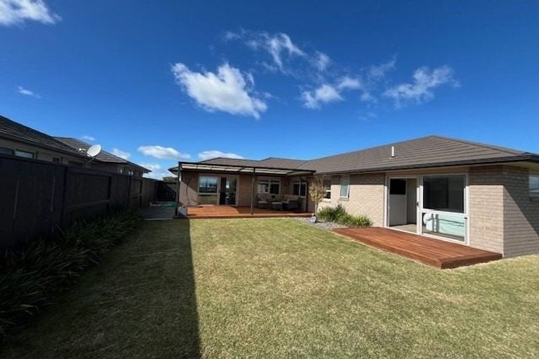Photo of property in 14 Kamahi Crescent, Papamoa Beach, Papamoa, 3118