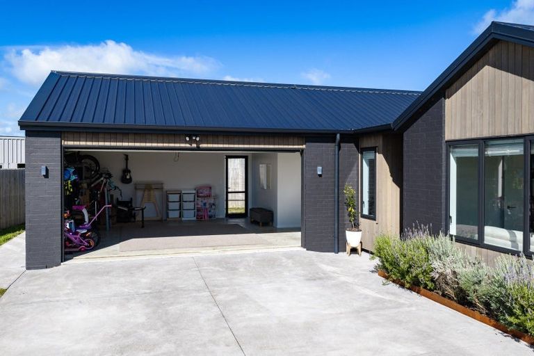Photo of property in 16 Tunarau Street, Raglan, 3225