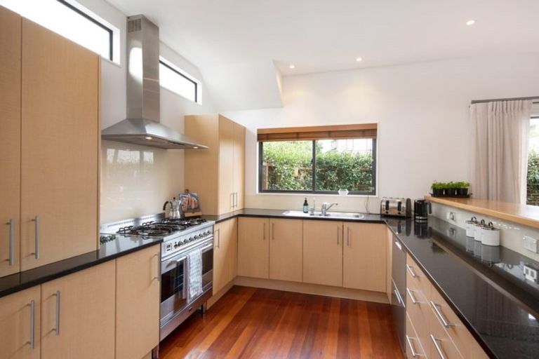 Photo of property in 46 St Michaels Avenue, Point Chevalier, Auckland, 1022