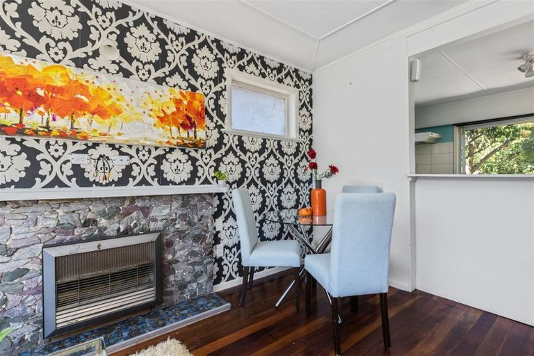 Photo of property in 121 Millbrook Road, Sunnyvale, Auckland, 0612