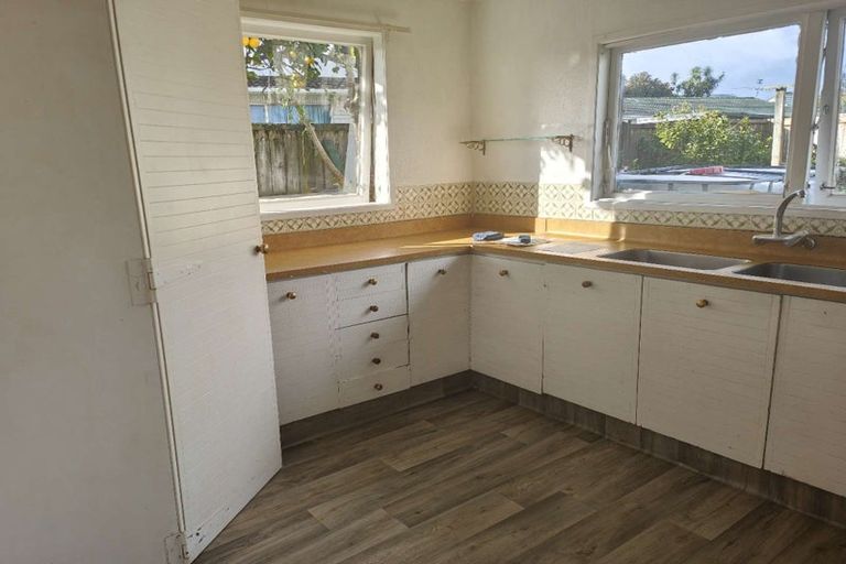 Photo of property in 41 Takapu Street, Henderson, Auckland, 0612