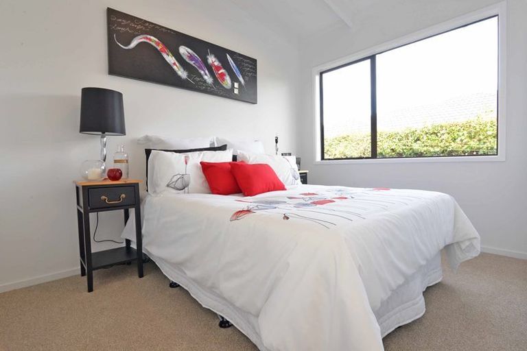 Photo of property in 1/47 Farquhar Road, Glendene, Auckland, 0602