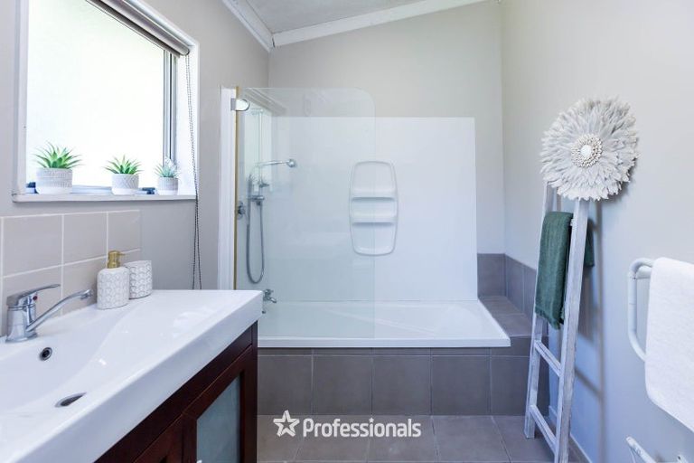 Photo of property in 23 Hartford Crescent, Totara Park, Upper Hutt, 5018