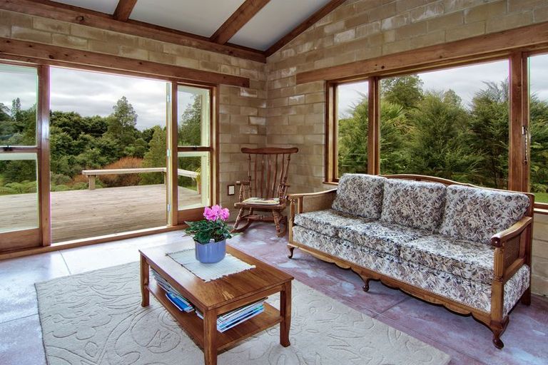 Photo of property in 278 Forest Hill Road, Waiatarua, Auckland, 0612