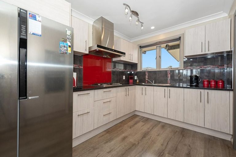 Photo of property in 41 Collins Road, Melville, Hamilton, 3206